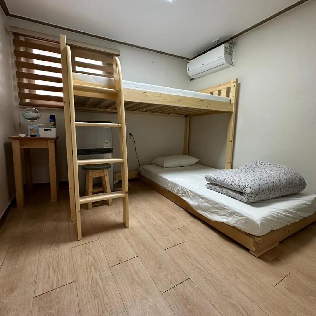 Seoul Station R Guesthouse Южная Корея