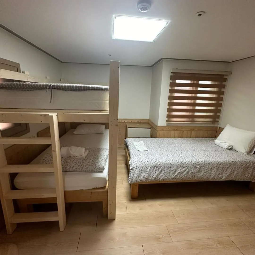 ** Гостевой дом Seoul Station R Guesthouse Южная Корея