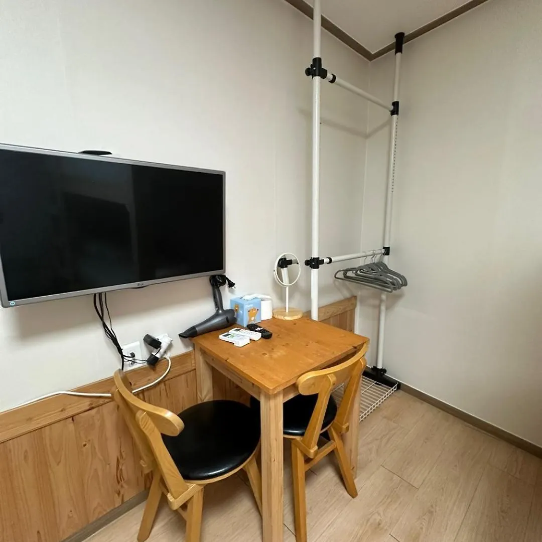 Seoul Station R Guesthouse 2*,