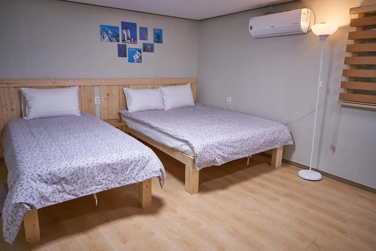 Seoul Station R Guesthouse 2*,